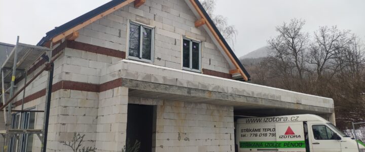 stříkaná pěnová izolace a zateplení – Izotora